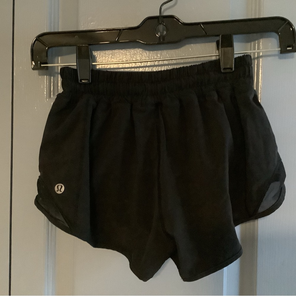 Lululemon Hotty Hot Low-Rise Lined Short 2.5"